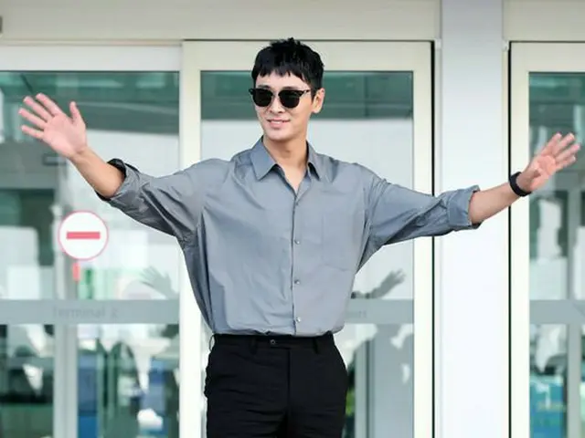 Actor Joo Ji Hoon, departed for attending the Cannes Film Festival with themovie ”Crafts”. On the mo