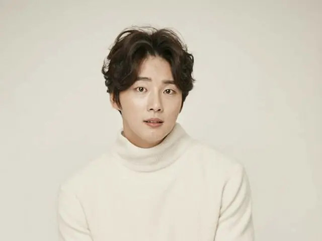 Actor Yoon Si Yoon, chosen for SBS New Wed-Thu TV Series ”To Dear Mr. Judge”.Challenging his first d