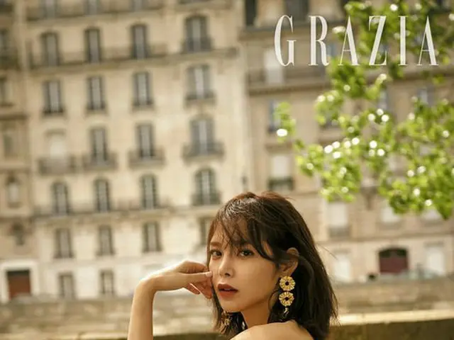 Actress Park Si Yeon, released pictures. Magazine "Grazia"