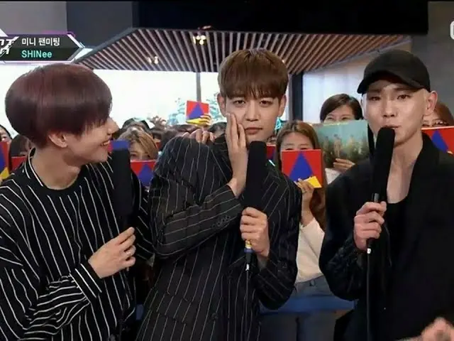 SHINee, Mini Fanmeeting  ● Min Ho: Zoom in, get in, more and more. Continue to g