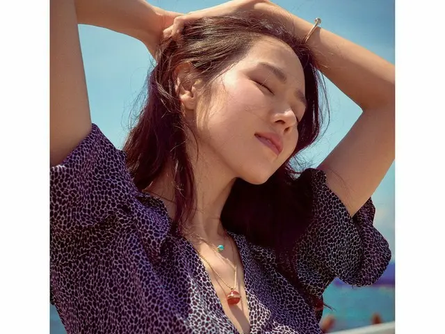 【G Official har】 Actress Son Ye Jin, released a gravure cut taken in Antibesof Southern France. Maga