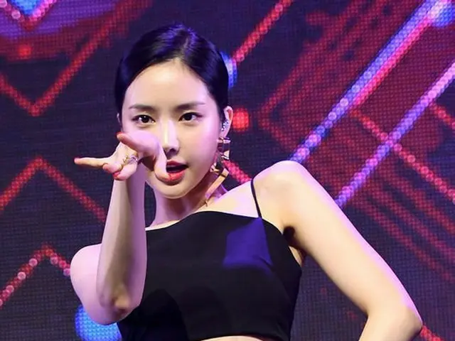 Apink Son Nawn, 7th mini album "One & Six" showcase attended. Concentrated gaze 