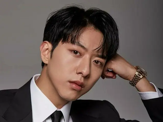 Lee Jeong Shin (CNBLUE), entering to the army on the 31st. The second person fro