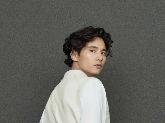 Actor Won Bin, to the advertisement model of men's clothing brand ”OLZEN”.