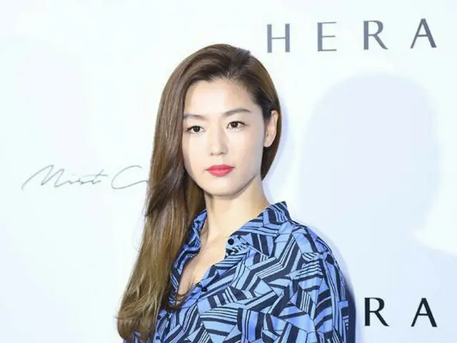 Actress Jeon Ji Hyun, appearing at "HERA" pop store.