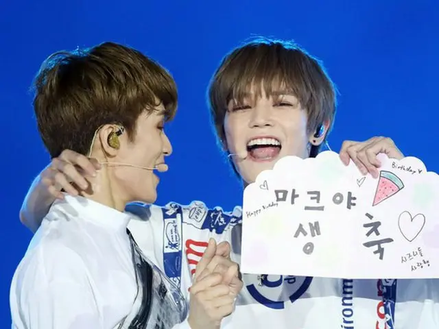 NCT 127 Taeyong, celebrating mark 's birthday during the stage show at "KSTAR 20