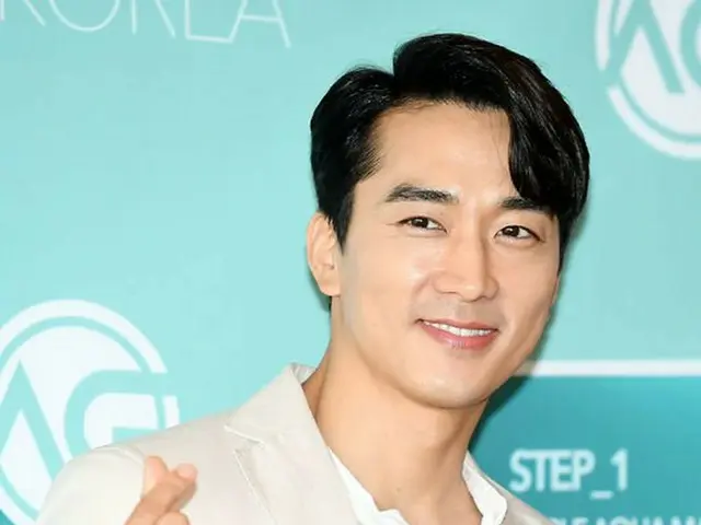 Actor Song Seung Heon attended AGKOREA mask pack's exclusive model commemorationevent. In Seoul, Lot