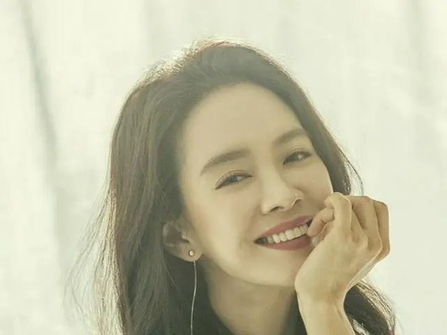Actress Song Ji Hyo, released pictures. Digital magazine ”VIEW”.