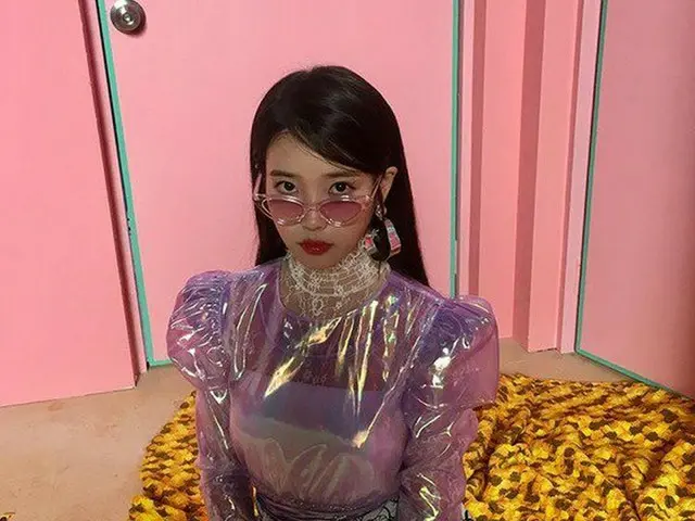 IU, SNS show off an exceptional concept. We will release a new album in October 