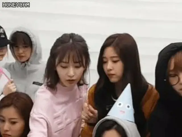 Izone Miyawaki Saki and Kim Minju, who already have conversations.