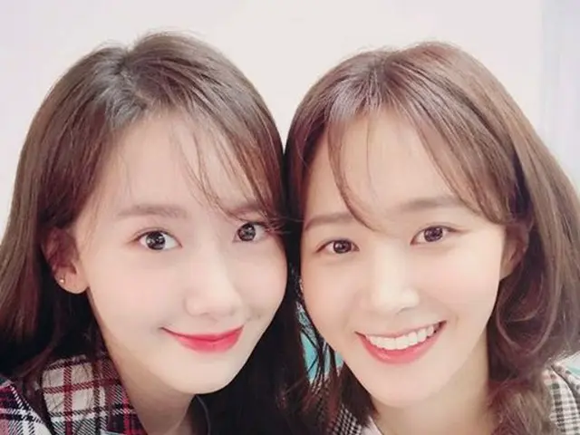 SNSD Yoona, published a two-shot photo with Yuri. Unchanging beauty.