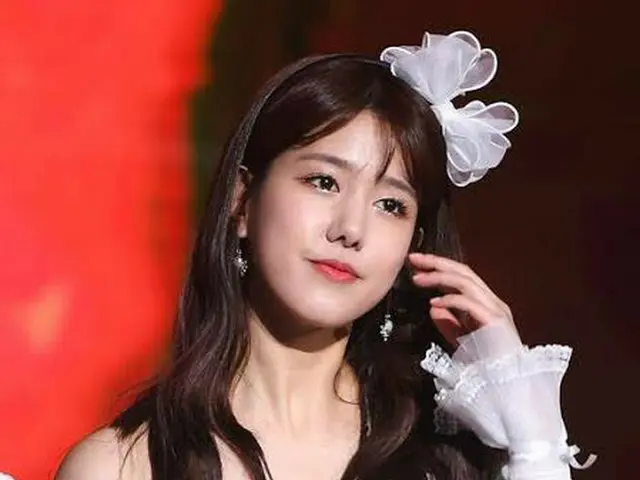 UNI.T Activities Yan Ji Won, discomfort in 'Flyer'. .  Last night, I was named t