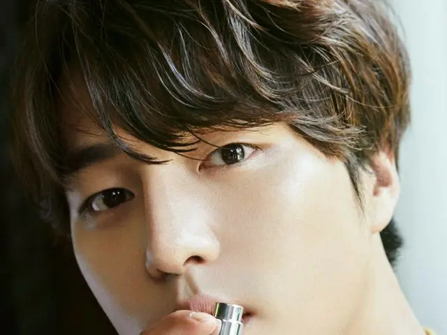 Actor Yang · Se Jeong, released pictures. Harper's BAZAAR.