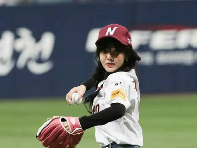 AOA Jimmin, appearance at opening ceremony of Korea professional baseball playof