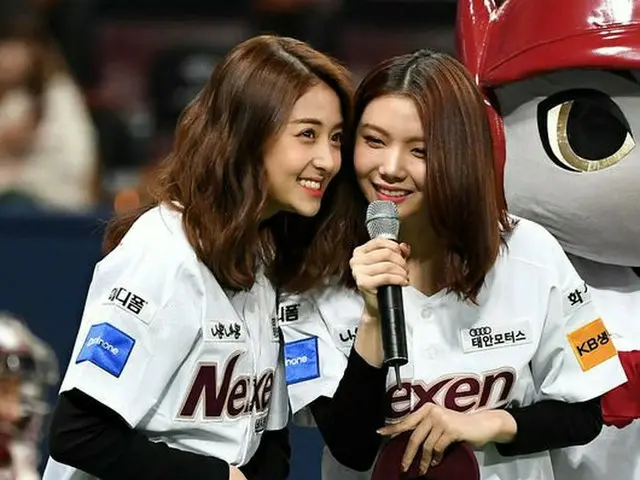 PRODUCE 48 Lee Ga Eun & Huh Yun Jin, starting ball & opening ceremony. Nexen · H
