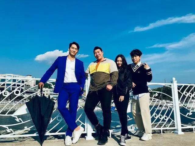【G Official】 Actor Song Seung Heon, SNS update. Blue sky with ”player”co-stars.
