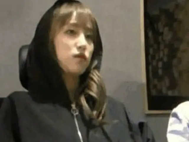 IZ*ONE Choi Ye Na, trouble finding pocket.