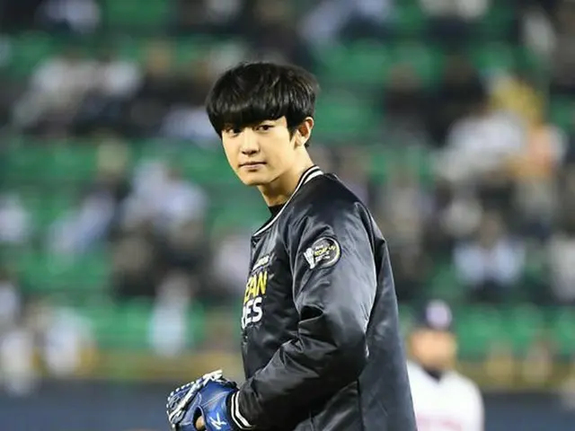 EXO CHANYEOL, Doosan Bears versus SK Wyverns - Opening Ceremony of the second ro