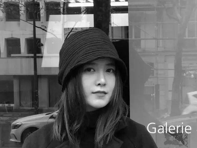 Actress Ku Hye sun, holding a private exhibition in Paris, France. Published 25 
