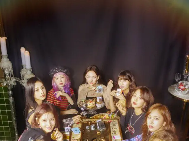 TWICE received the "Excellent Work Award" at the "Japan Record Awards ". .  ● Wi