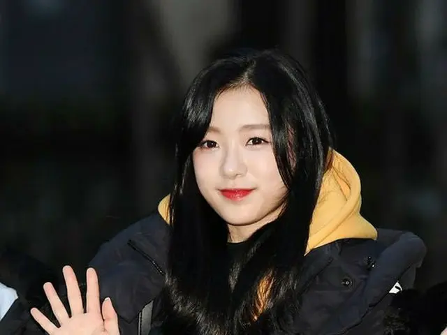 APRIL Jinsol, arriving to work, Music Bank.