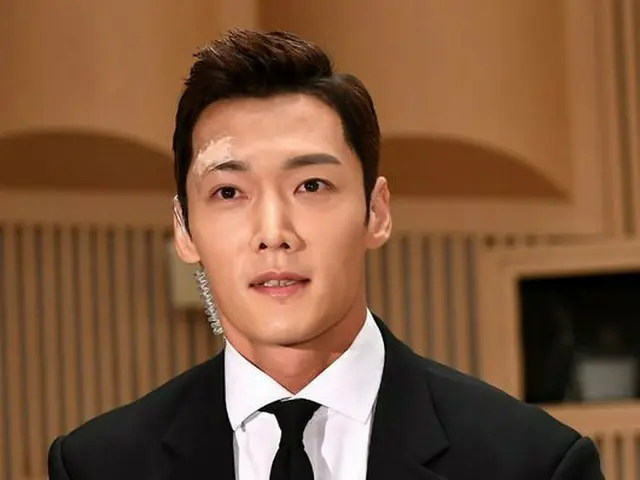 Actor Choi Jin Hyuk, who suffered a serious injury sewing over his eyes, attende