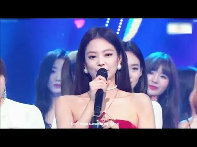 TWICE Nayeon, BLACKPINK JENNIE 's first solo celebration with a hug. .  