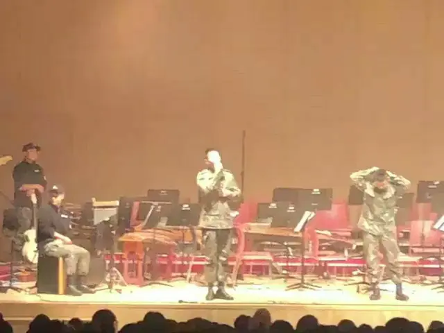 BIGBANG SOL and D - LITE, on the same stage in the military. . "Rikyu Soldiers C