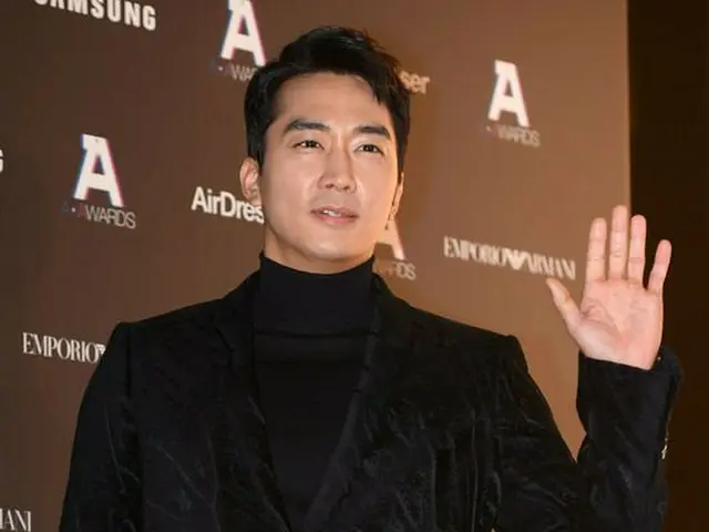 Actor Song Seung Heon attended ”12th A-Awards” photo call event. On theafternoon of the 5th, Seoul's