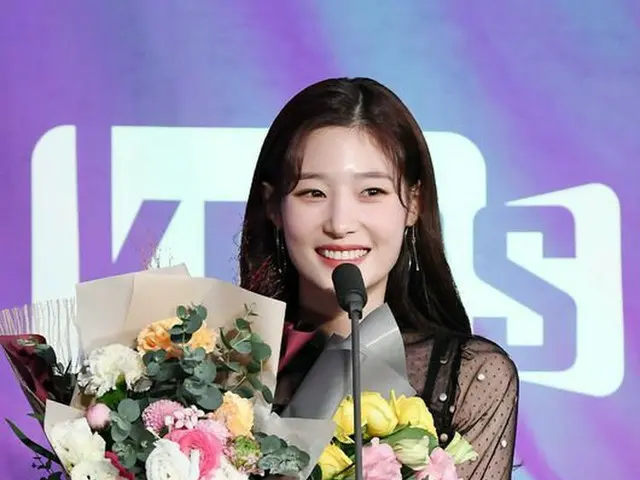 DIA Chae Young received the New Performer Award at "2018 Gurume Award". Seoul · 