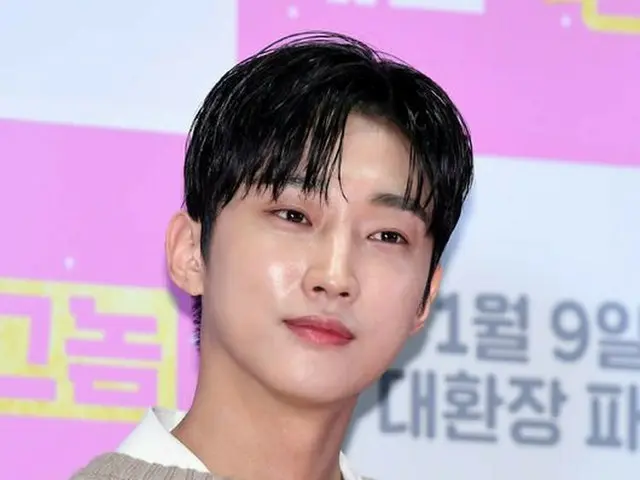 B1A4 former member Jin Young attended the media preview of the movie "Me inside 