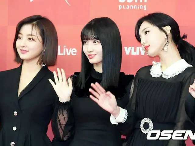 TWICE participates in the "3 rd Golden Disc Award" red carpet. . Seoul Kocheok d