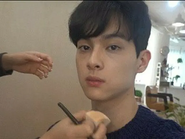 YouTuber who broke through 410,000 subscribers by face alone.