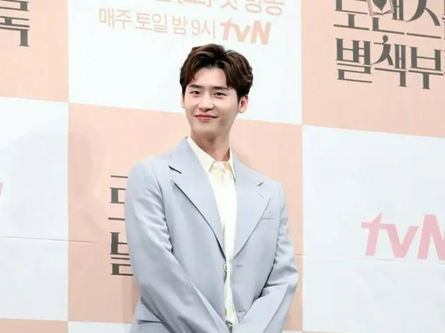 Actor Lee Jung Sok, tvN New Saturday and Sunday TV Series "Romance is a bonus bo