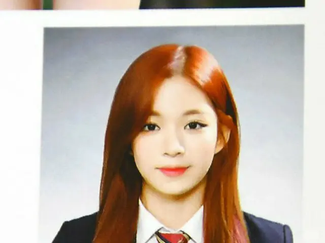 This time idols of high school graduation. Graduation photographs are released t