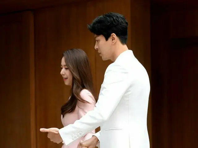 Actor Lee Dong Gun - Cho Yun, Mr. and Mrs. Lancome ABSOLUE collection launch eve