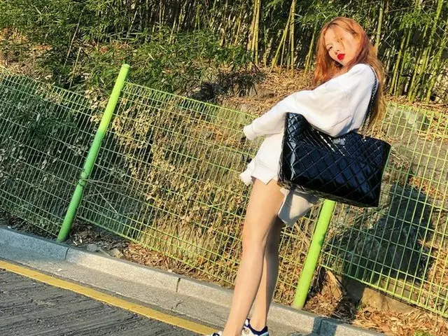 Singer HyunA, beautiful legs are talking about!