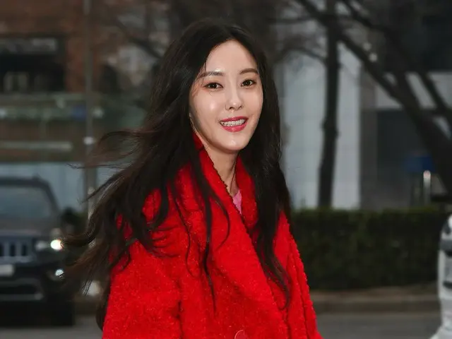 T-ARA HYOMIN, arriving to work, music bank.