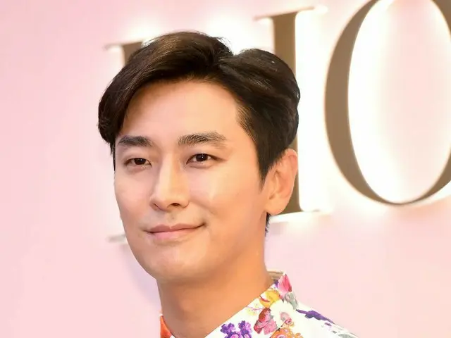 Actor Joo Ji Hoon, attended the DIOR popup store launch event. On the afternoonof 7th, Daegu New Wor