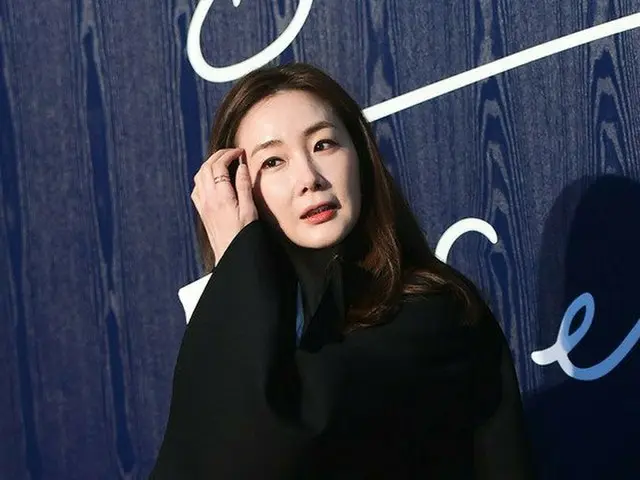 Actress Choi · Ji Woo attended ”BURBERRY 17SS London Collection CollectionCouture Cape Exhibition Op