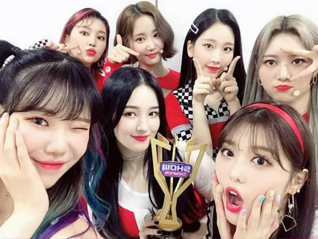 MOMOLAND, Music Program 3 Crown + "I'm So Hot" MV 20 million views topped. .  Mo