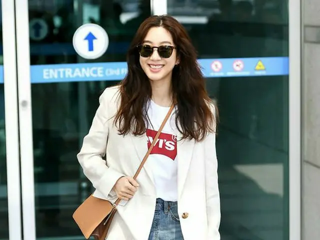 Jung Ryeo Won, depart from Incheon International Airport to Los Angeles forphotography. . Moth