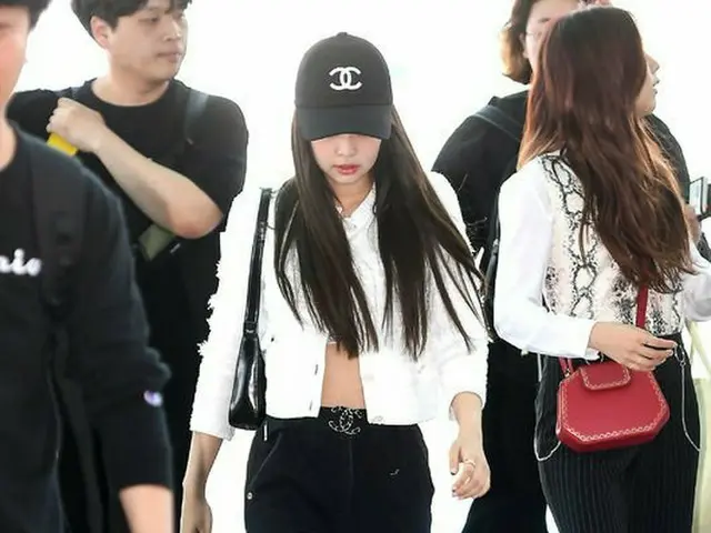 BLACKPINK JENNIE, from the top of the head to the tip of the foot "luxury brand"