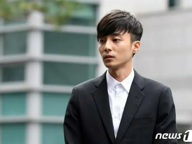 "Keeping" Roy Kim under investigation, graduated safely. .  ● Graduated from the