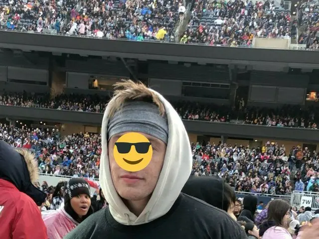 BTS US tour is over. A compilation of "events" 1.  -Male fans of the passionate 