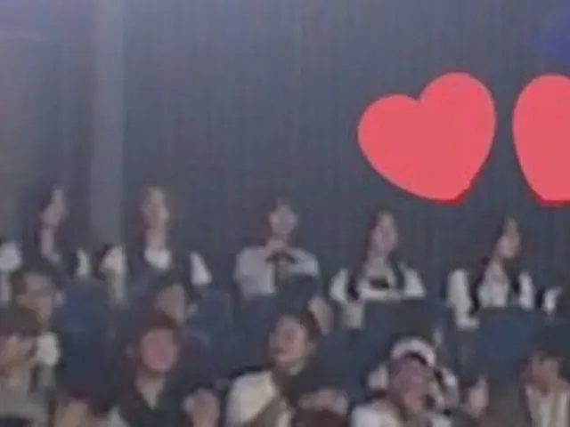 AKB 48 former member TAKAHASHI JURI, appeared in LOVELYZ's comeback showcase.  ●