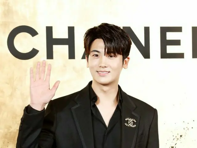 Park Hyun Sik attends the photo call of CHANEL. Afternoon on 28th, Seoul ・ S fac
