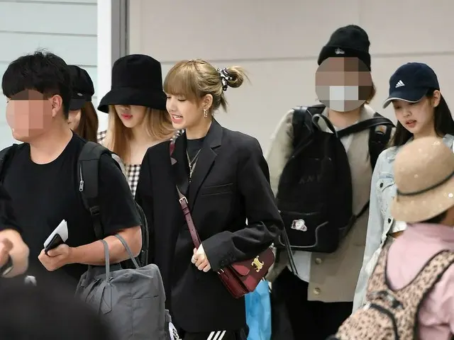 BLACKPINK finished Europe tour and returned from Spain. 30th afternoon, Incheon 