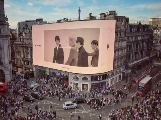 BTS, UK's "crowd" has a Hot Topic.  ● Piccadilly Square in London ● A new "BBS" 