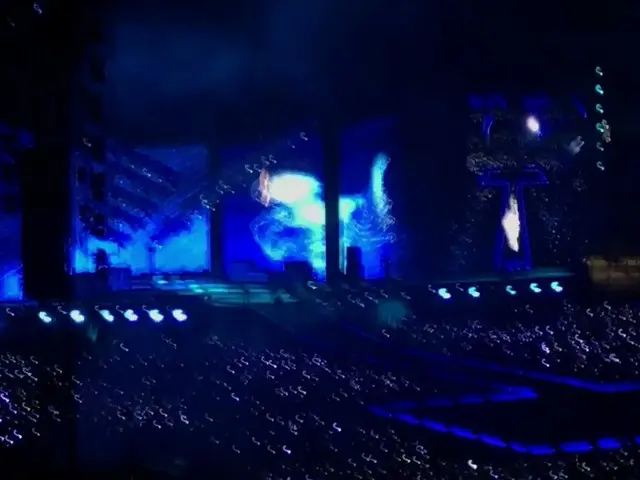 BTS Jung Kook, "airborne" during the show. "Real speed feeling" is Hot Topic in 